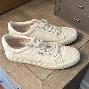 Vici Women's Cream Sneakers